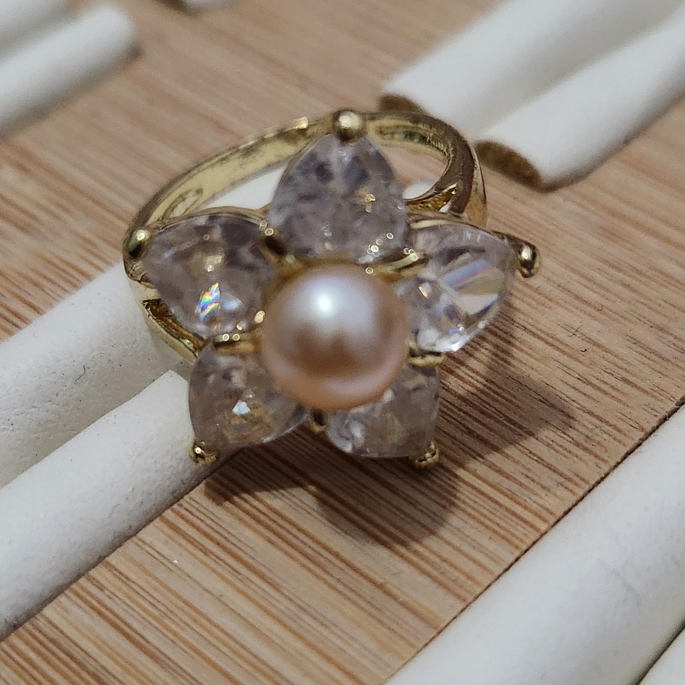 Elegant Gold Pearl and Crystal Ring - Picture 10 of 10